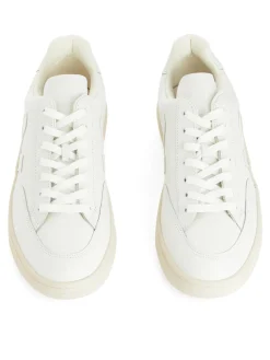 Veja V12 Trainers
